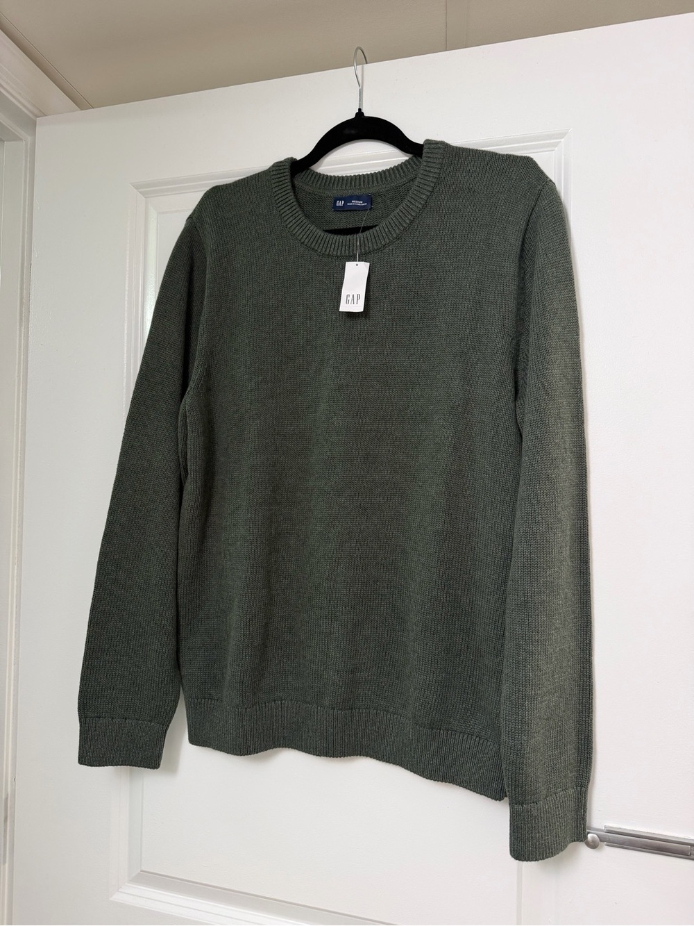 GAP Men's Crewneck Sweater in Olive